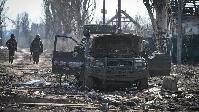 Бойцы 55-й мотострелковой бригады Центрального военного округа на зачистке Авдеевки Донецкой народной республики