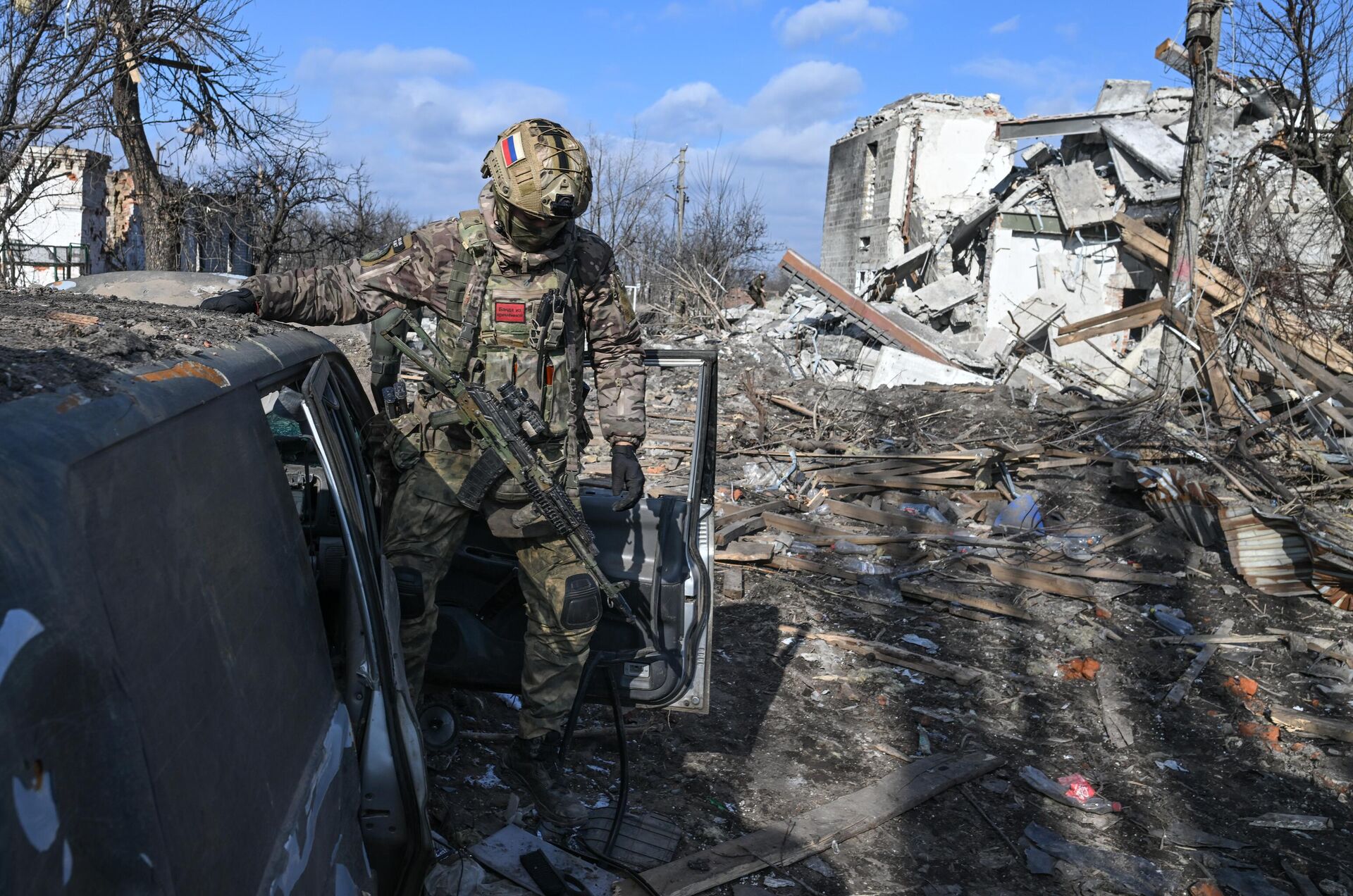 Боец 55-й мотострелковой бригады Центрального военного округа на зачистке Авдеевки Донецкой народной республики - РИА Новости, 1920, 28.02.2024