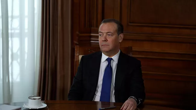 Медведев: России не нужно обособляться от внешнего интернета