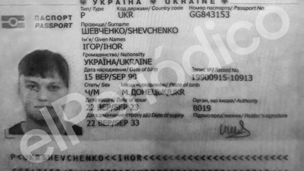 Паспорт летчика Максима Кузьминова на имя Игоря Шевченко