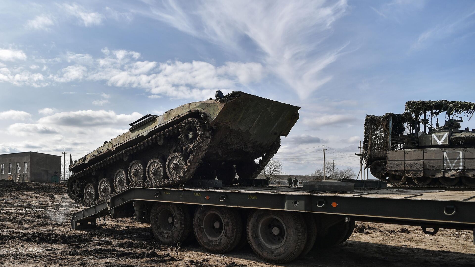 Погрузка БМП-1 после ремонта, произведенного подразделением группировки войск Восток. 21 февраля 2024 - РИА Новости, 1920, 22.02.2024