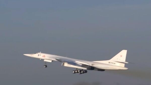 Путин взлетает на стратегическом ракетоносце Ту-160М
