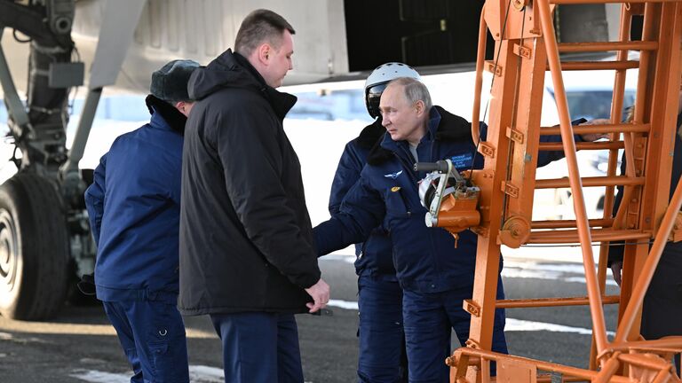 Президент РФ Владимир Путин перед полетом на модернизированном стратегическом ракетоносце Ту-160М