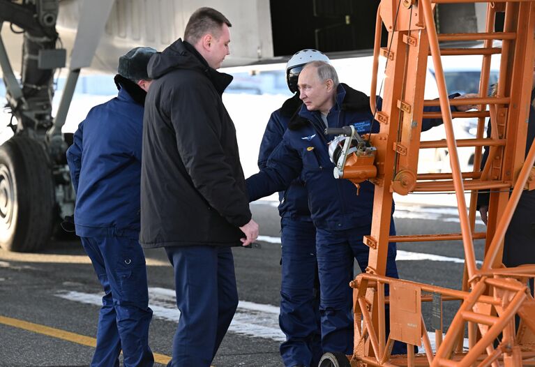 Президент РФ Владимир Путин перед полетом на модернизированном стратегическом ракетоносце Ту-160М