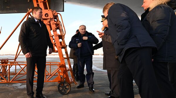 Президент РФ Владимир Путин после полета на модернизированном стратегическом ракетоносце Ту-160М. 22 февраля 2024