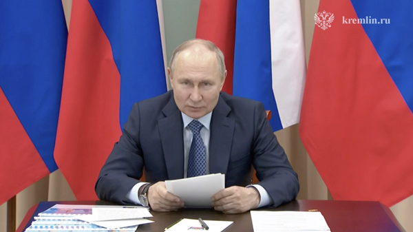 Президент РФ Владимир Путин по видеосвязи проводит совещание по вопросам социально-экономического развития Чувашии