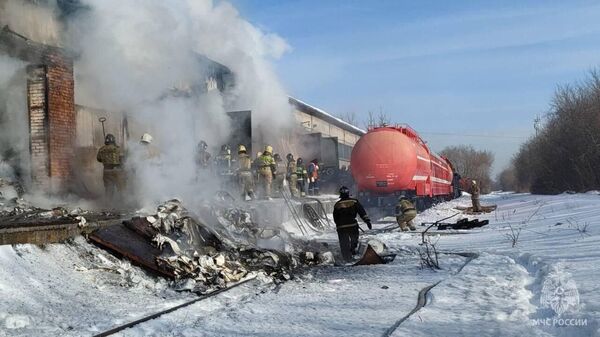 Место пожара на складе в Новосибирске. 23 февраля 2024