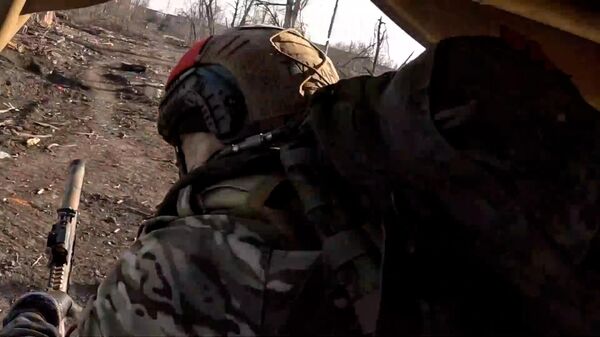 Бойцы ушли на багги от пикирующего украинского дрона в Авдеевке