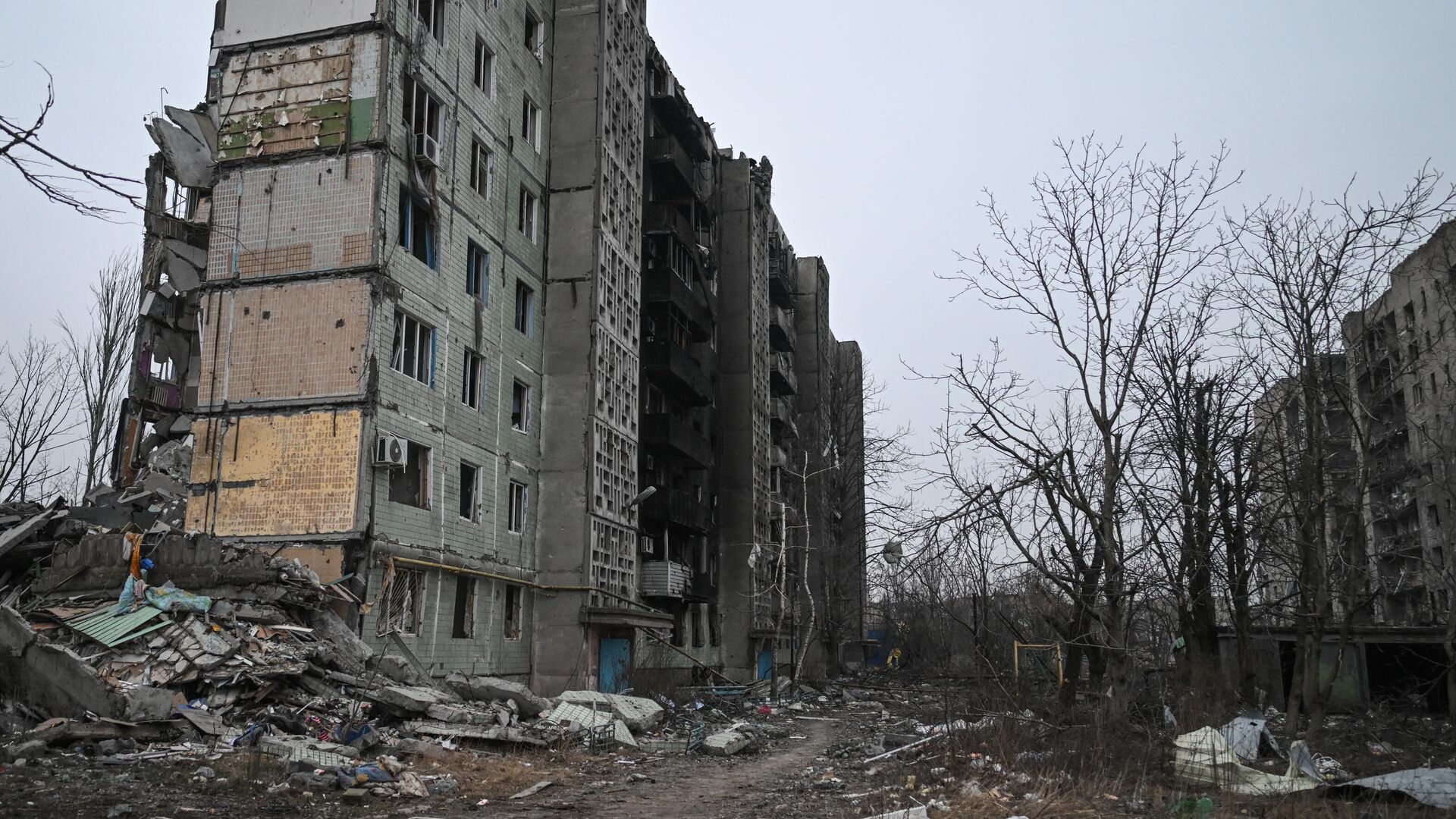 Разрушенные в ходе боев здания квартала Юбилейный в Авдеевке - РИА Новости, 1920, 24.02.2024