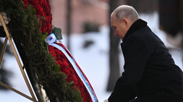 LIVE: Путин возложил венок к Могиле Неизвестного Солдата