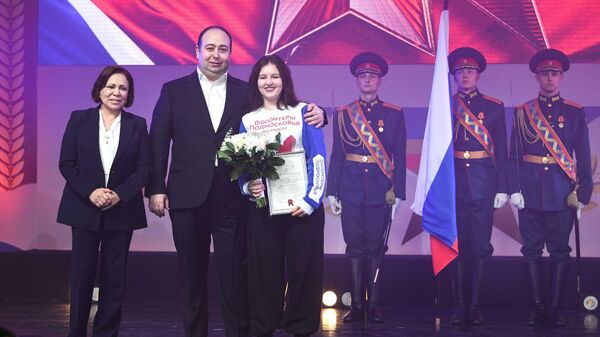 Глава Химок Дмитрий Волошин наградил активистов города за поддержку бойцов СВО