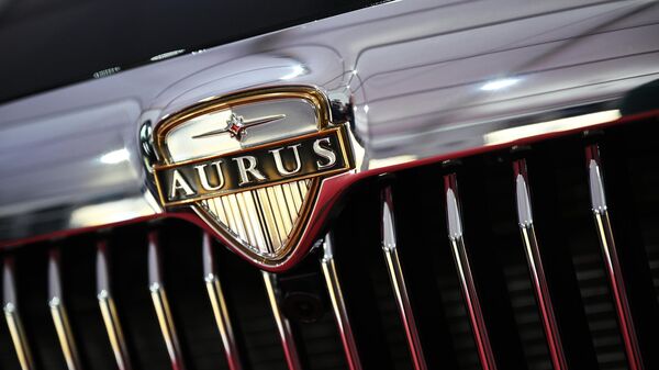 Эмблема на автомобиле Aurus