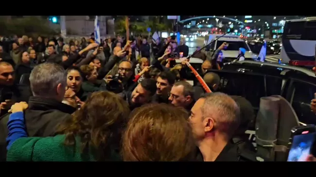 Митинг в центре Тель-Авива с требованием провести досрочные выборы