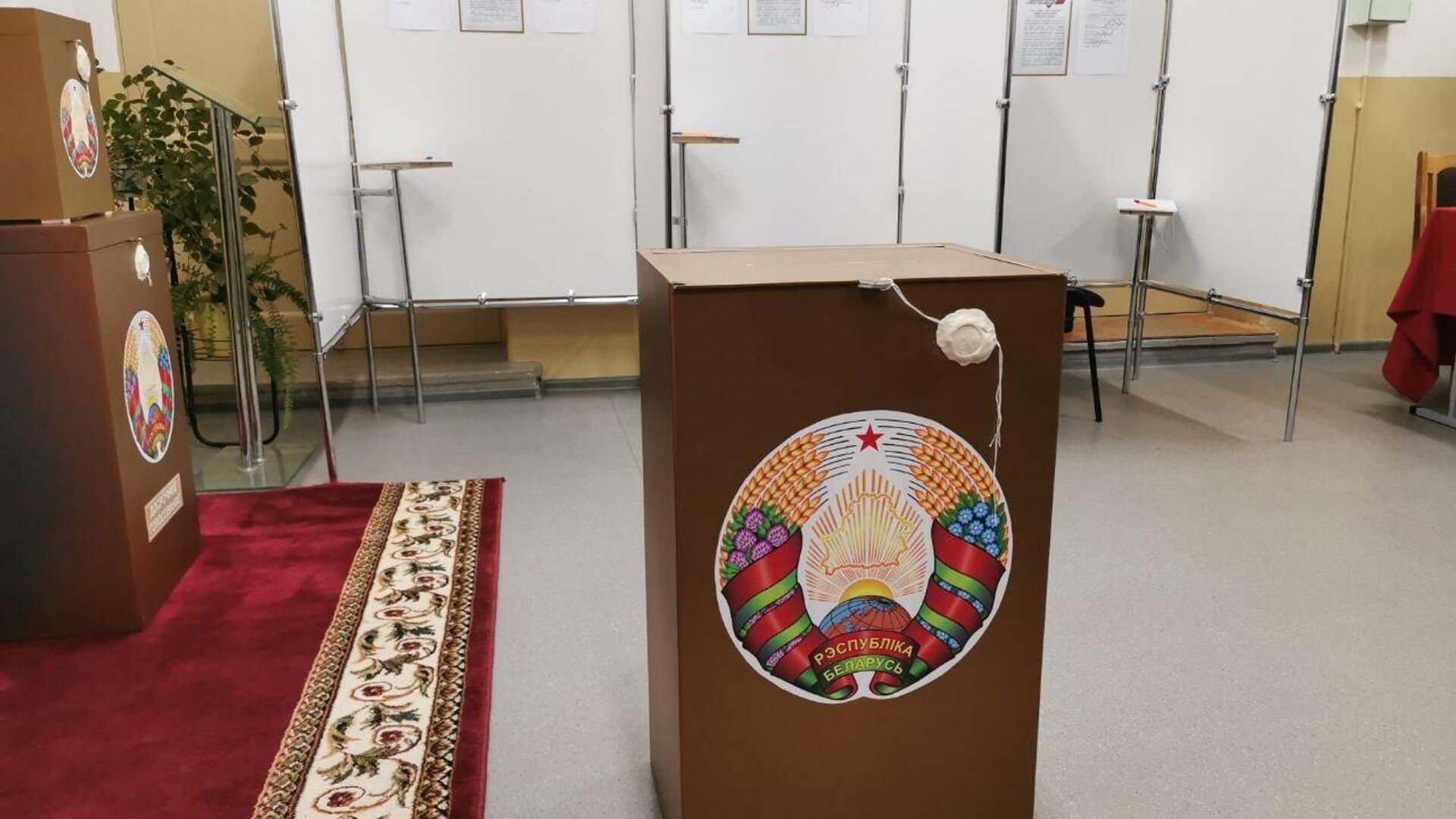Избирательный участок в единый день голосования в Минске, Белоруссия - РИА Новости, 1920, 25.02.2024