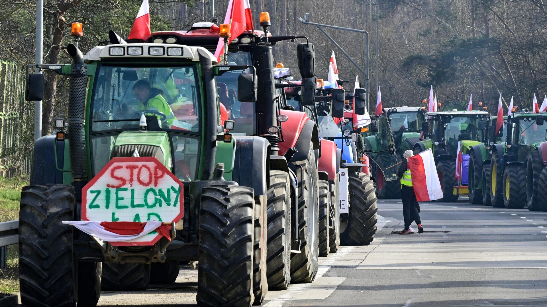 Польские фермеры блокируют шоссе А12 между Слубице в Польше и Франкфуртом-на-Одере в Германии - РИА Новости, 1920, 26.02.2024