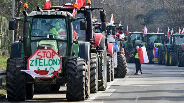 Польские фермеры блокируют шоссе А12 между Слубице в Польше и Франкфуртом-на-Одере в Германии