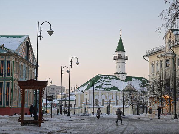 Вид на улицы Старо-Татарской слободы и мечеть Аль-Марджани в Казани 