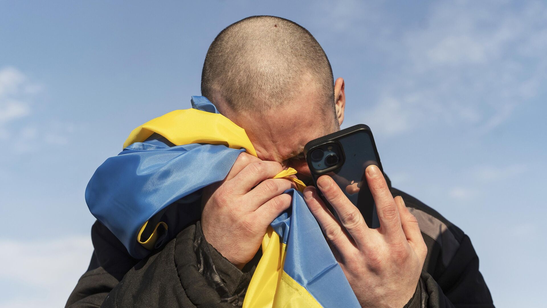 Украинский военнопленный после обмена пленными на украинско-российской границе - РИА Новости, 1920, 20.07.2024