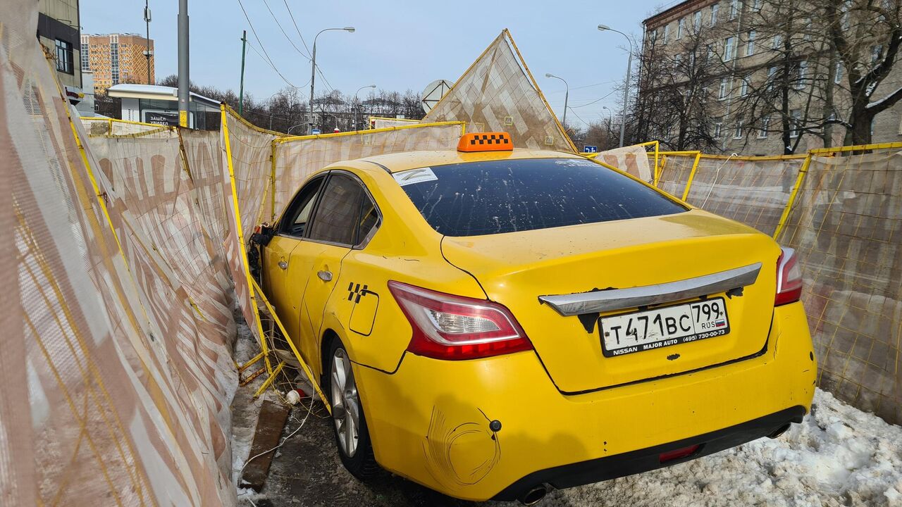 В Москве водитель такси сбил людей - РИА Новости, 26.02.2024