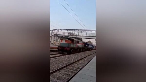 Товарный поезд без машиниста в Индии