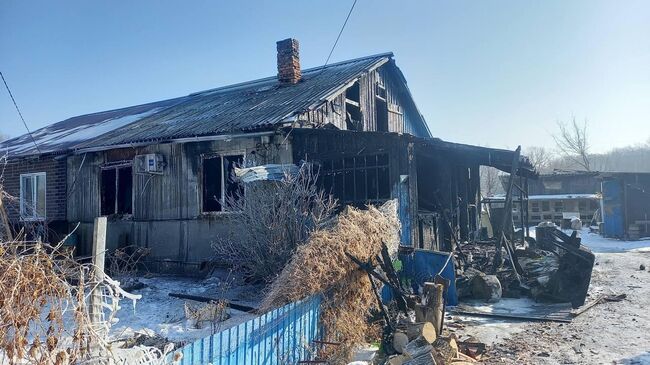 Место пожара в хосписе в селе Хороль в Приморье