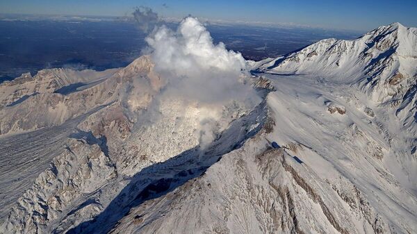 Вулкан Шивелуч на Камчатке. 27 февраля 2024