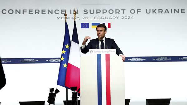 Президент Франции Эммануэль Макрон во время пресс-конференции по итогам встречи по поддержке Украины в Париже