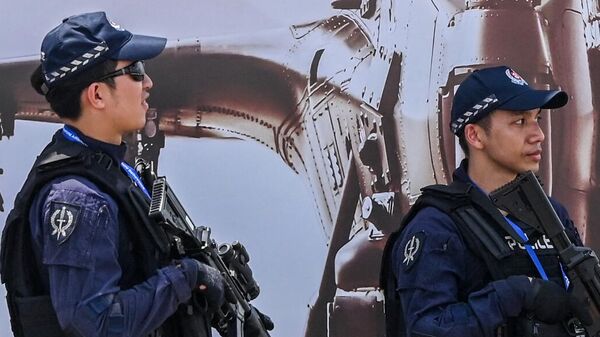 Вооруженные полицейские во время авиашоу в Сингапуре