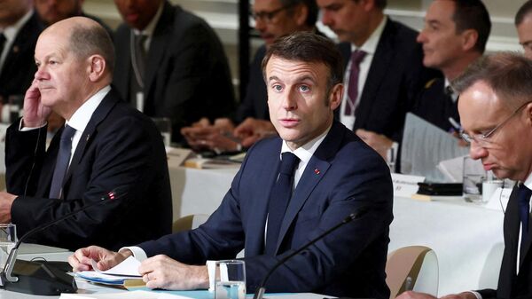 Президент Франции Эммануэль Макрон во время конференции в поддержку Украины в Париже