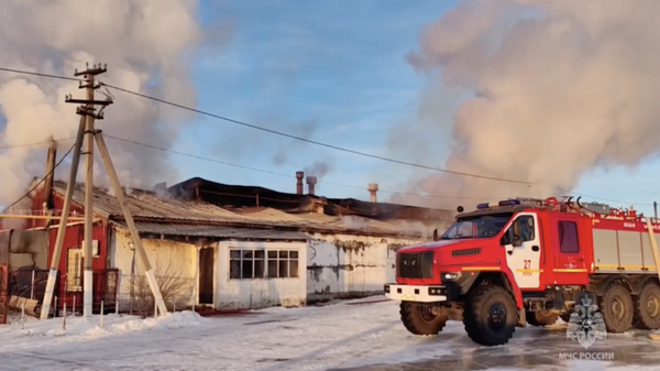 Место пожара в производственном здании в поселке Придорожном Саратовской области. 27 февраля 2024