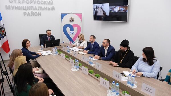 Встреча губернатора Андрея Никитина с участниками проекта Рождаемость, которым были вручены первые жилищные сертификаты в Новгородской области