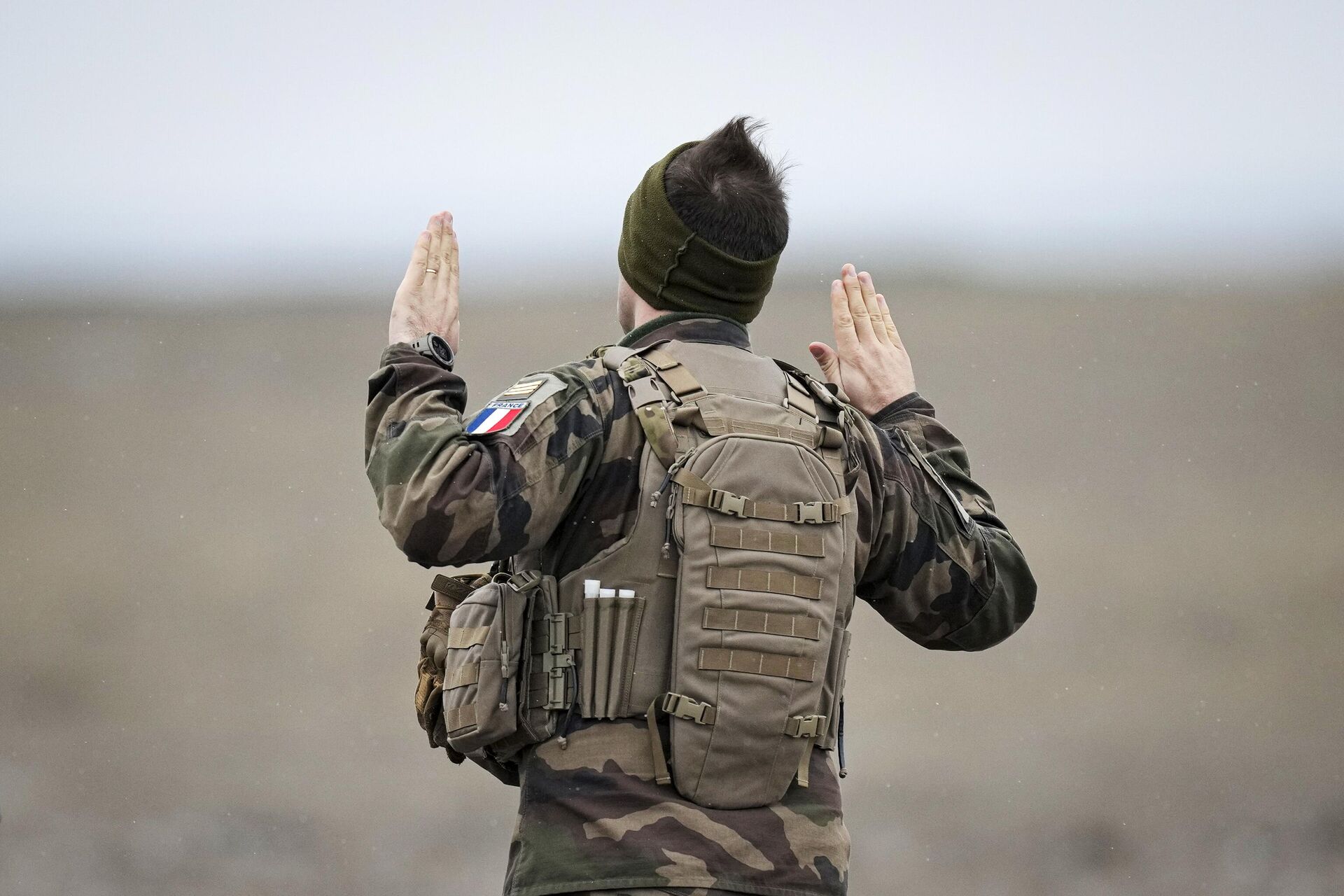 Французский военный во время учений - РИА Новости, 1920, 08.12.2025