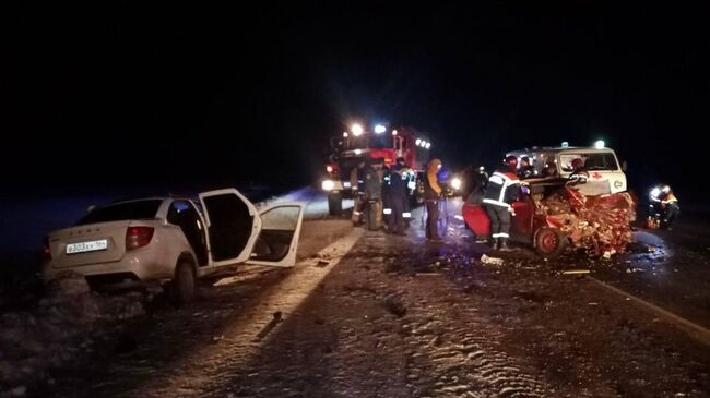 На месте ДТП с участием Ваз-2112 и Lada Granta в Лысогорском районе Саратовской области