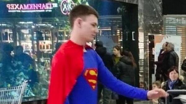 Аниматор в костюме Супермена в торговом центре МегаГРИНН в Белгороде