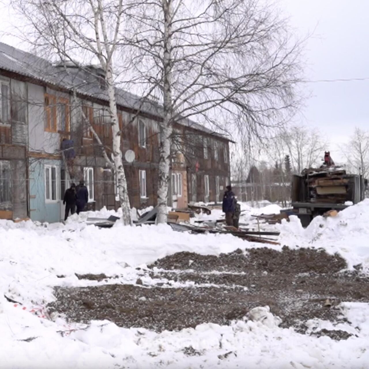 Власти признали пригодным деревянный дом в Нягани, где обрушились балконы -  РИА Новости, 28.02.2024