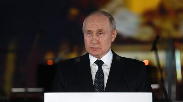 LIVE_СПУТНИК: Путин выступает с ежегодным посланием Федеральному собранию
