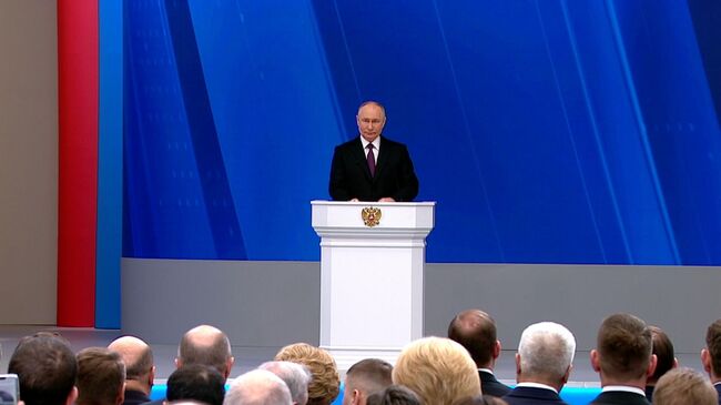 LIVE: Путин выступает с ежегодным посланием Федеральному собранию