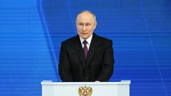 Президент РФ Владимир Путин выступает с посланием Федеральному собранию