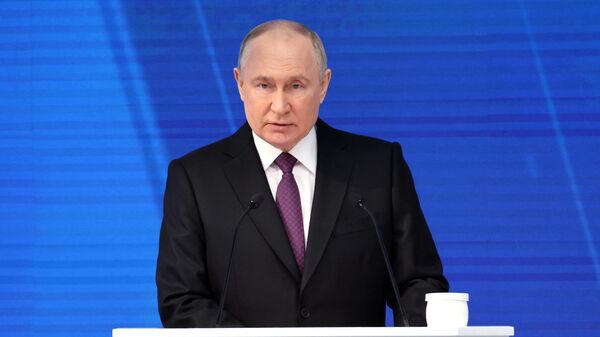 Президент России Владимир Путин выступает с ежегодным посланием Федеральному собранию