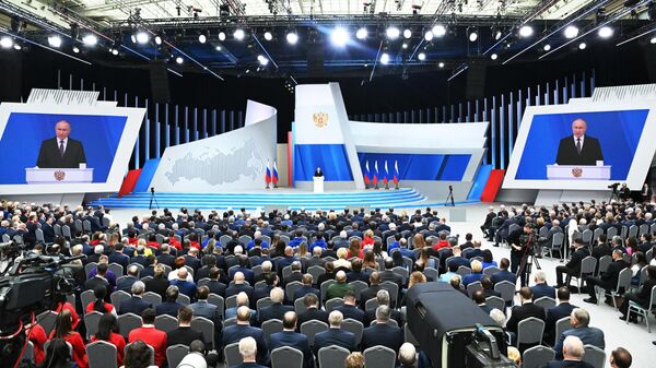 Президент РФ Владимир Путин обращается с посланием к Федеральному собранию