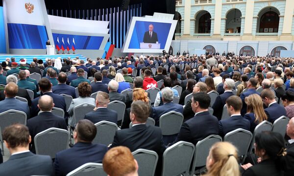 Президент РФ Владимир Путин выступает с ежегодным посланием к Федеральному собранию