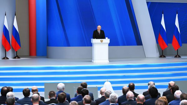 Президент РФ Владимир Путин обращается с посланием к Федеральному собранию