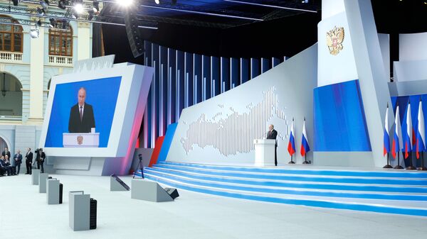Президент РФ Владимир Путин выступает с ежегодным посланием к Федеральному собранию