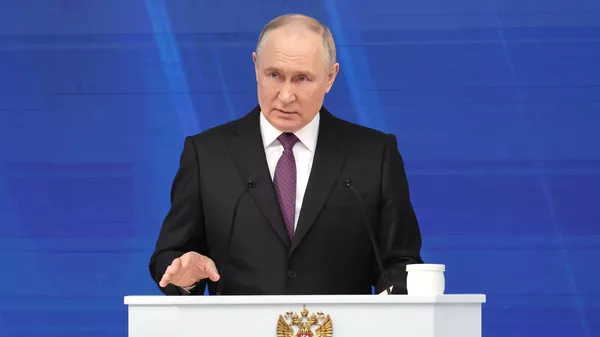 Президент РФ Владимир Путин обращается с посланием к Федеральному cобранию Президент РФ Владимир Путин обращается с посланием к Федеральному cобранию