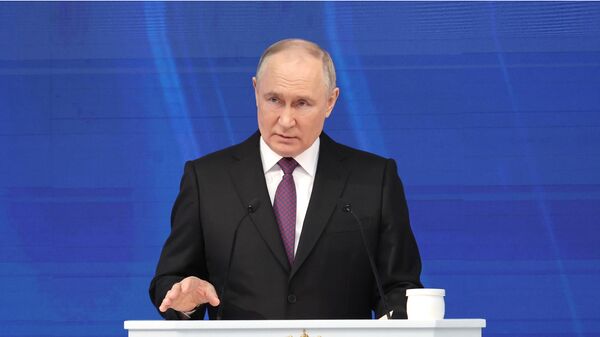 Президент РФ Владимир Путин выступает с посланием Федеральному cобранию