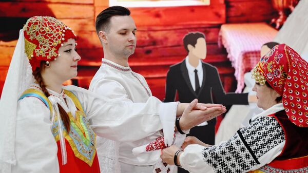 Свадьба в традициях Белгородской области, представленная театральным коллективом