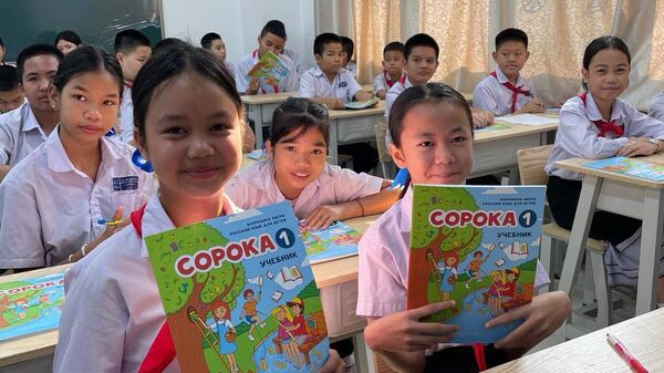 В школьных библиотеках  Лаоса  появились книги на русском языке