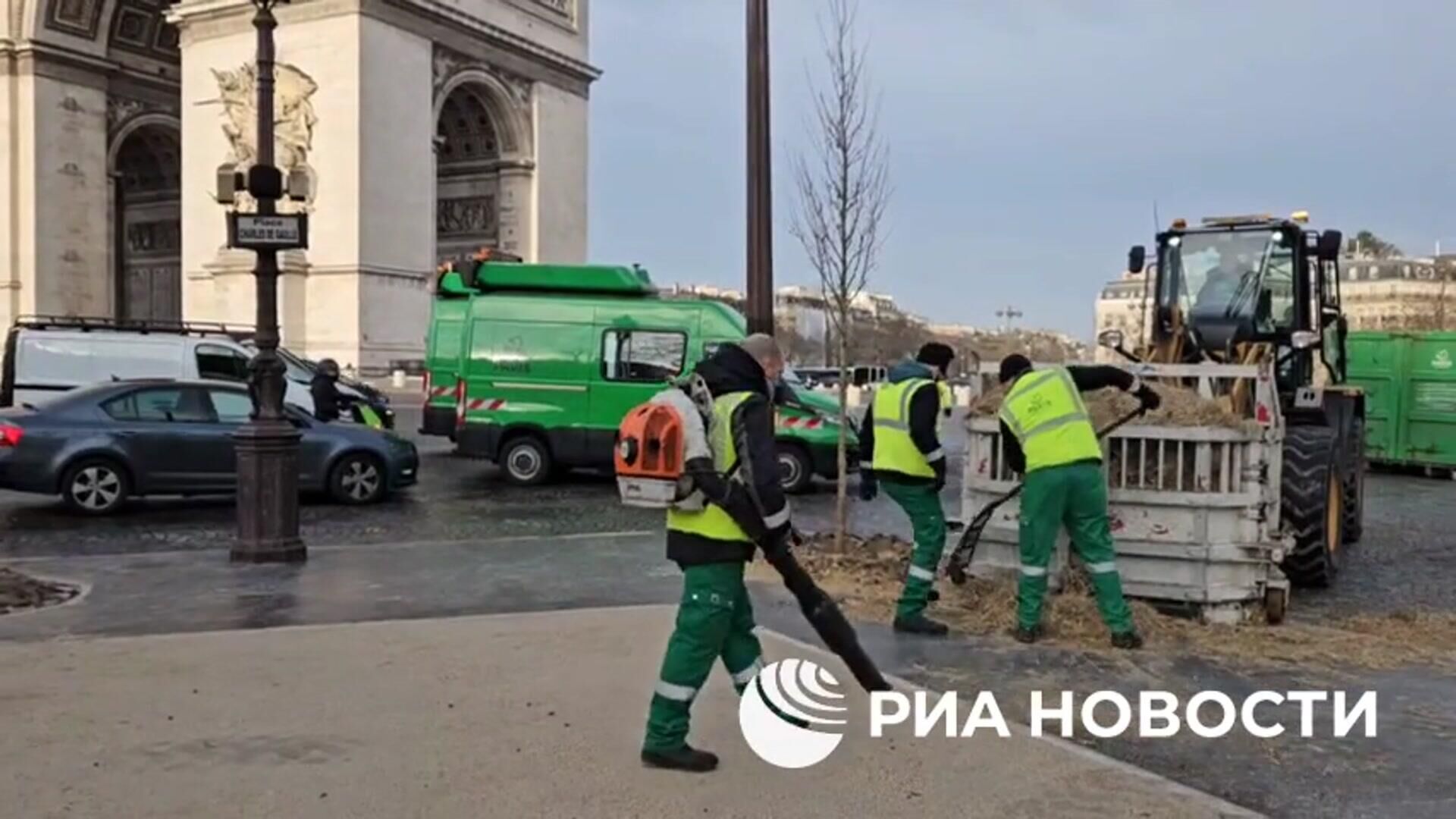 Фермеры, задержанные полицией во время протеста у Триумфальной арки - РИА Новости, 1920, 01.03.2024