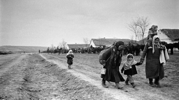 Освобождение УССР от немецко-фашистских захватчиков. Мирные жители возвращаются домой, в родные села.