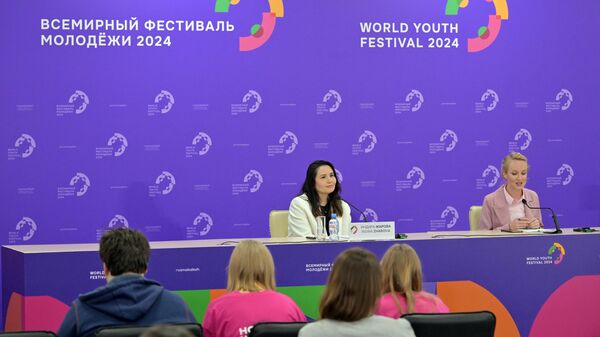 Руководитель официального видеоагентства Всемирного фестиваля молодежи 2024 Ruptly России Индира Жарова во время брифинга о специальной платформе, созданной для удобства работы СМИ в рамках ВФМ-2024 на Всемирном фестивале молодежи